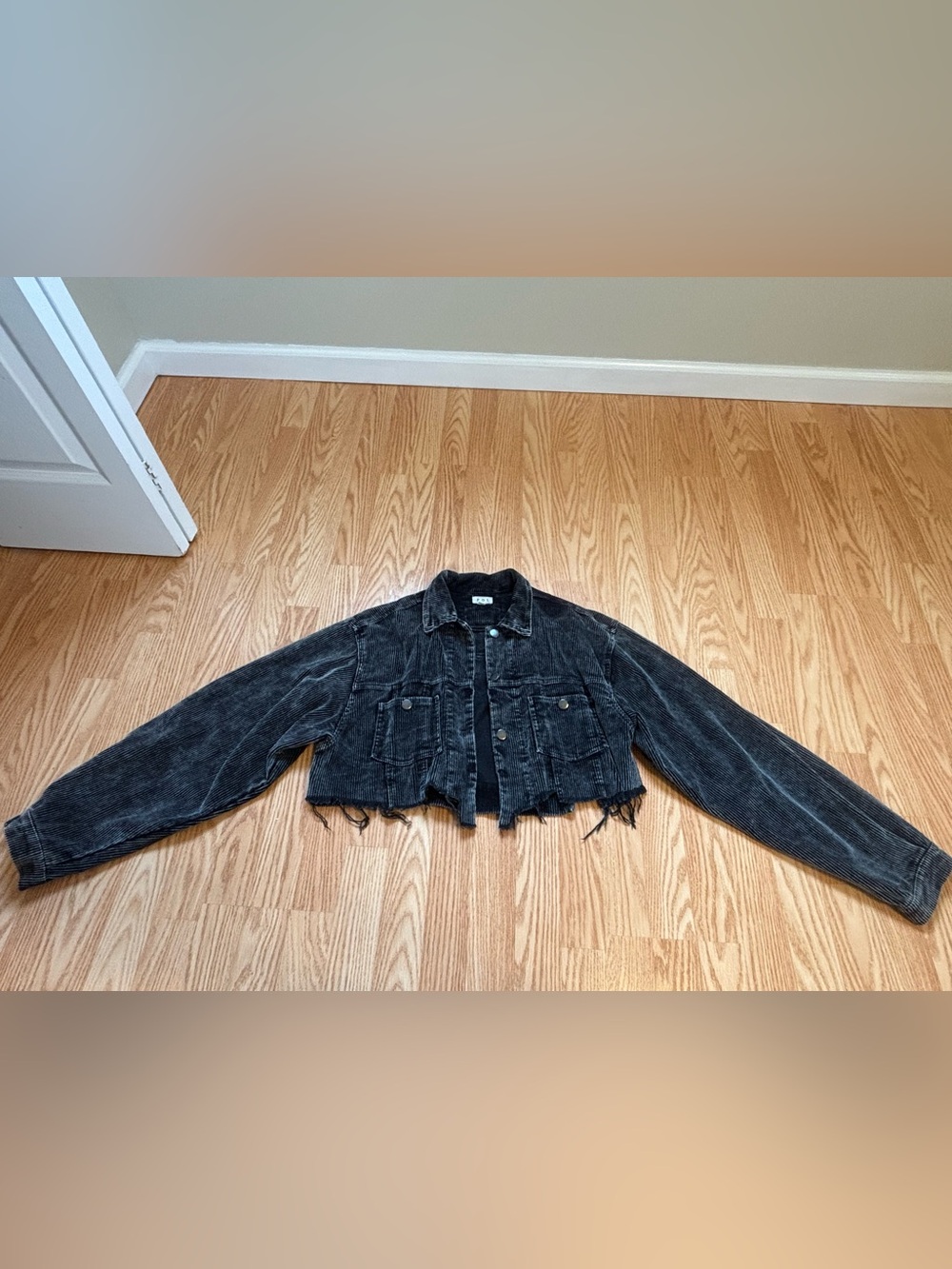 POL Women’s Black Cropped Jacket Size L Button Front Frayed Hem Pockets